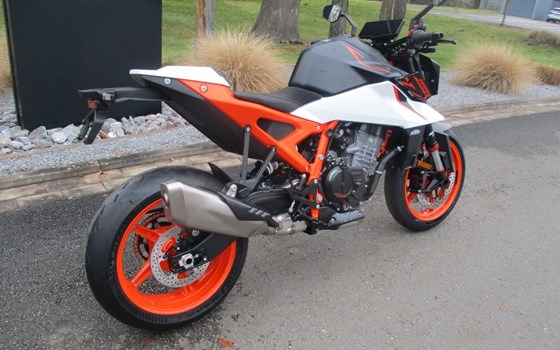 Neufahrzeug KTM 990 Duke R - Bild 8