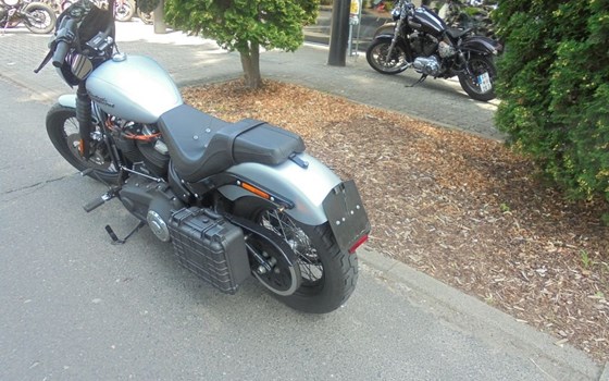 Gebrauchtmotorrad Harley-Davidson Dyna Street Bob FXDB - Bild 5