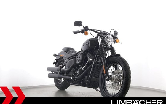 Gebrauchtmotorrad Harley-Davidson Softail Street Bob FXBB - Bild 2