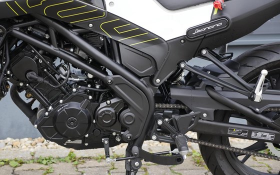 Gebrauchtmotorrad Benelli Leoncino 125 - Bild 8