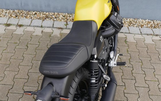 Gebrauchtmotorrad Moto Guzzi V7 Stone - Bild 8
