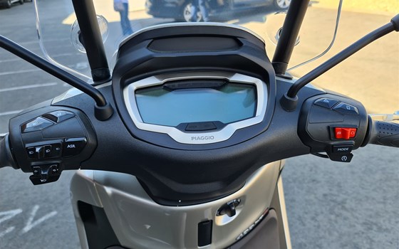 Neufahrzeug Piaggio Beverly 400 hpe - Bild 9