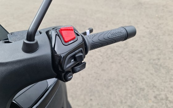 Neufahrzeug Piaggio MP3 300 HPE - Bild 10