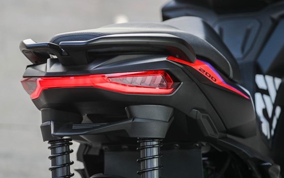 Neufahrzeug Aprilia SR GT Replica 200 - Bild 8