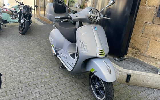 Gebrauchtmotorrad Vespa GTS 300 Super Tech - Bild 1