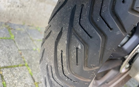 Gebrauchtmotorrad Vespa GTS 300 Super Tech - Bild 6