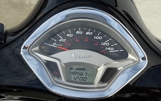 Gebrauchtmotorrad Vespa GTS 125 ie Super - Bild 9