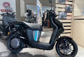 Yamaha NEO's Dual Battery