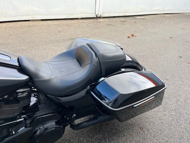 Harley-Davidson Touring Road Glide Special FLTRXS (Vivid Black) - Bild 10