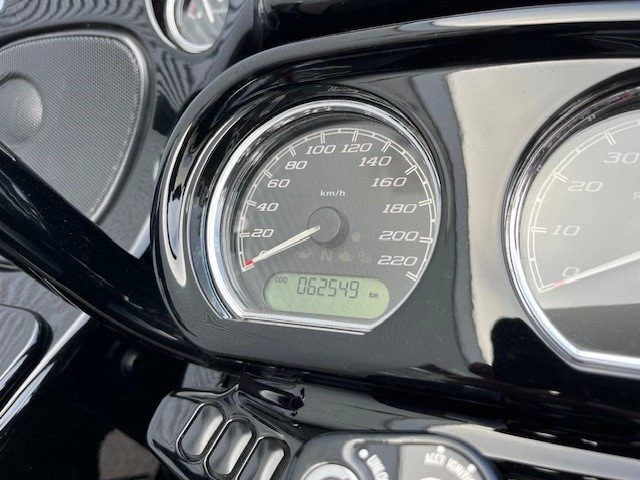 Harley-Davidson Touring Road Glide Special FLTRXS (Vivid Black) - Bild 13