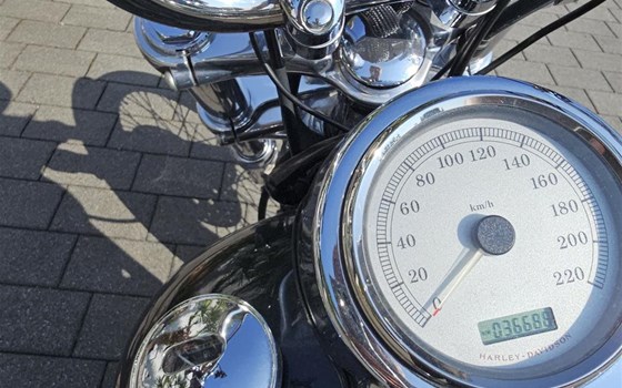 Gebrauchtmotorrad Harley-Davidson Dyna Wide Glide FXDWG - Bild 3