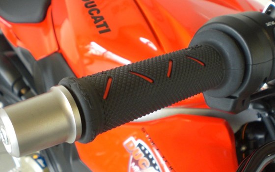 Gebrauchtmotorrad Ducati Streetfighter V4 S - Bild 4