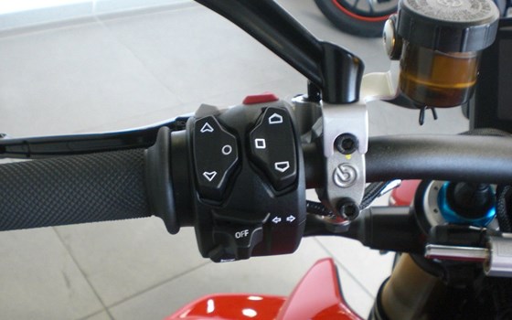 Gebrauchtmotorrad Ducati Streetfighter V4 S - Bild 6