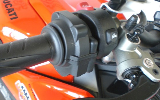 Gebrauchtmotorrad Ducati Streetfighter V2 S - Bild 10