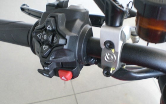 Gebrauchtmotorrad Ducati Streetfighter V2 S - Bild 11