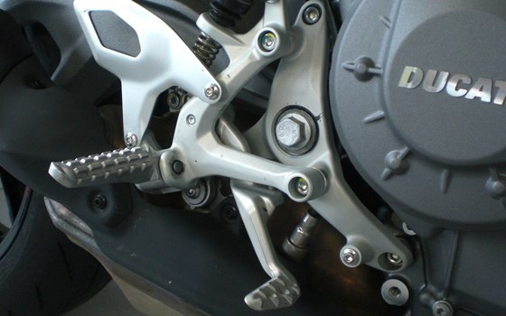 Gebrauchtmotorrad Ducati Streetfighter V2 S - Bild 13