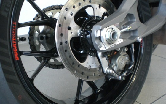 Gebrauchtmotorrad Ducati Streetfighter V2 S - Bild 14