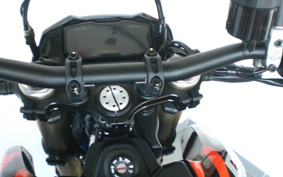 Gebrauchtmotorrad Ducati Hypermotard 698 Mono RVE - Bild 14