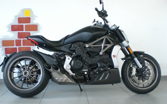 Gebrauchtmotorrad Ducati Diavel Carbon - Bild 1