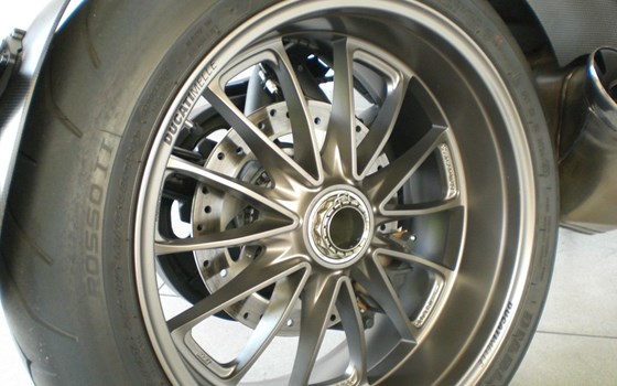 Gebrauchtmotorrad Ducati Diavel Carbon - Bild 17