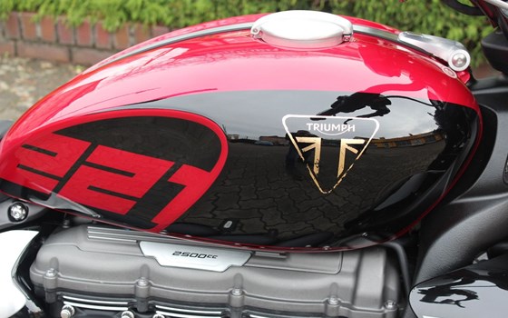 Gebrauchtmotorrad Triumph Rocket 3 Storm R - Bild 17