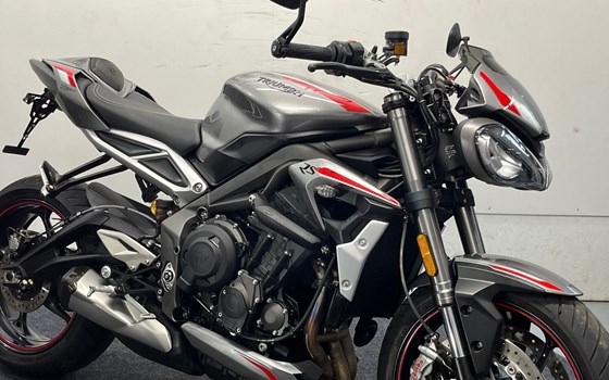 Gebrauchtmotorrad Triumph Street Triple RS - Bild 2