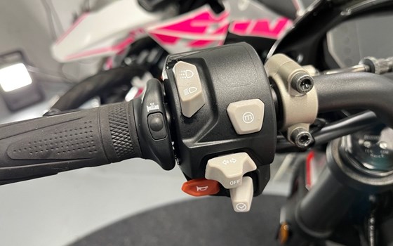 Gebrauchtmotorrad Triumph Street Triple RS - Bild 9