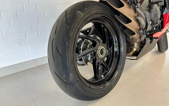 Gebrauchtmotorrad MV Agusta F3 800 R - Bild 2