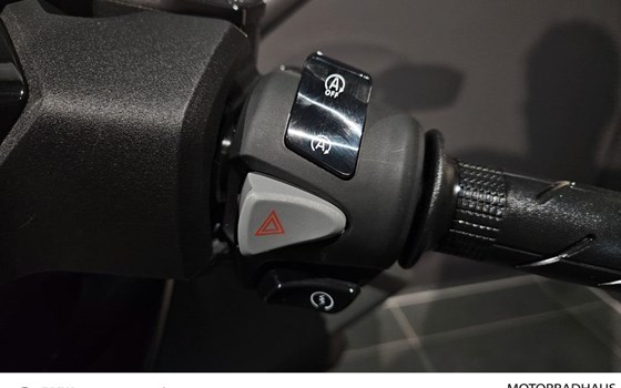 Gebrauchtmotorrad Honda Forza 125 Special Edition - Bild 6