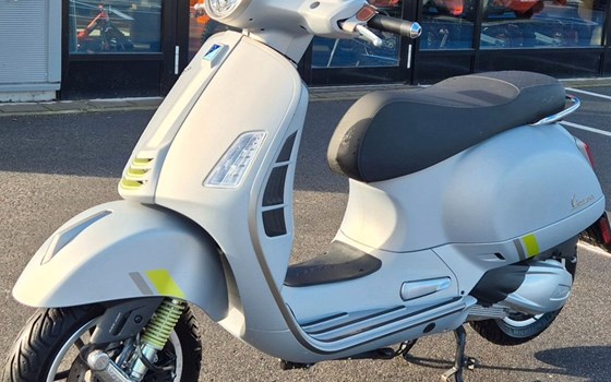 Gebrauchtmotorrad Vespa GTS 300 Super Tech - Bild 1