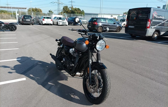 Triumph Bonneville T120 Black