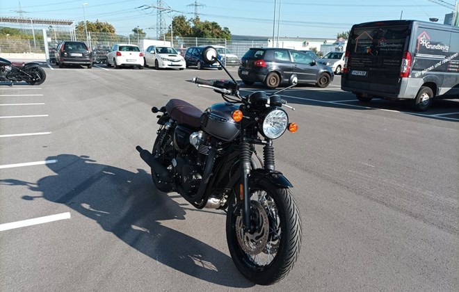 Triumph Bonneville T120 Black