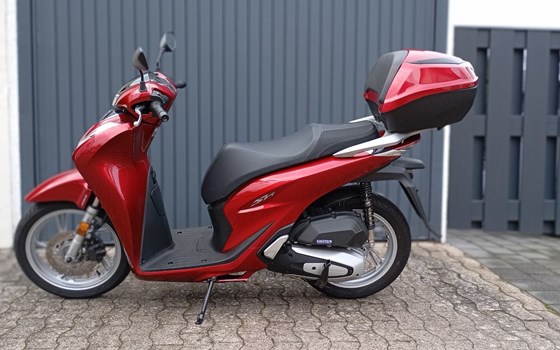 Gebrauchtmotorrad Honda SH125i - Bild 1