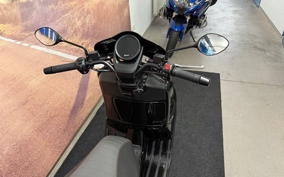 Gebrauchtmotorrad Vespa GTV 300 - Bild 2