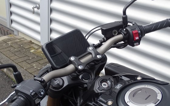 Gebrauchtmotorrad Honda CB650R E-Clutch - Bild 5