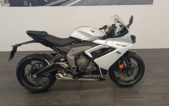 Gebrauchtmotorrad Triumph Daytona 660 - Bild 3