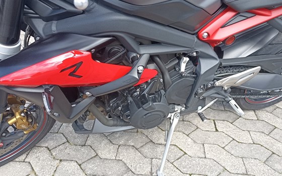 Gebrauchtmotorrad Triumph Street Triple 765 R - Bild 8