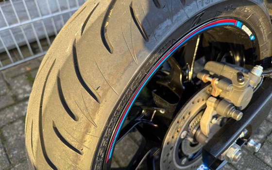 Gebrauchtmotorrad Suzuki GSX-8R - Bild 3