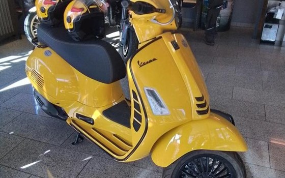 Gebrauchtmotorrad Vespa GTS 300 Super - Bild 1