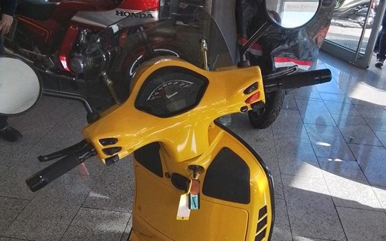 Neufahrzeug Vespa GTS 300 Super - Bild 3