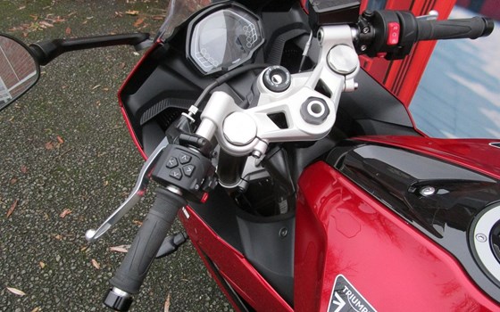 Gebrauchtmotorrad Triumph Daytona 660 - Bild 10