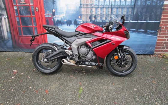 Gebrauchtmotorrad Triumph Daytona 660 - Bild 2