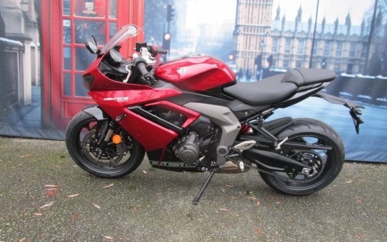 Gebrauchtmotorrad Triumph Daytona 660 - Bild 3