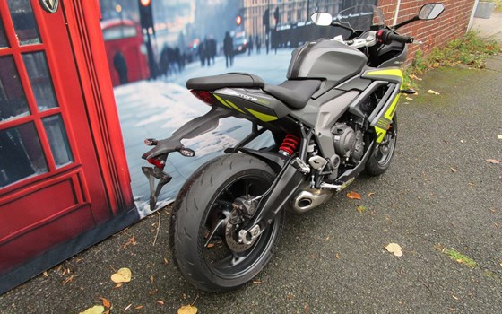 Gebrauchtmotorrad Triumph Daytona 660 - Bild 10