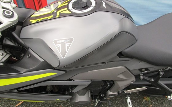 Gebrauchtmotorrad Triumph Daytona 660 - Bild 6