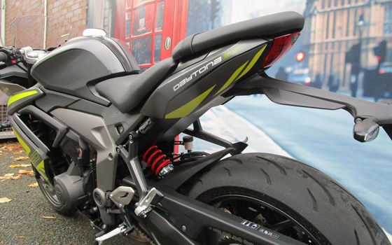 Gebrauchtmotorrad Triumph Daytona 660 - Bild 8