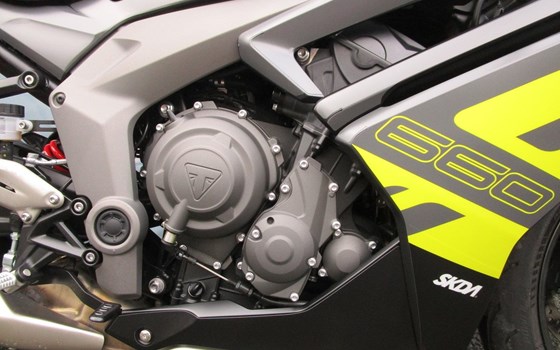 Gebrauchtmotorrad Triumph Daytona 660 - Bild 9