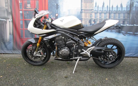 Gebrauchtmotorrad Triumph Speed Triple 1200 RR - Bild 3