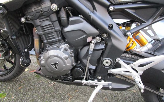 Gebrauchtmotorrad Triumph Speed Triple 1200 RR - Bild 9