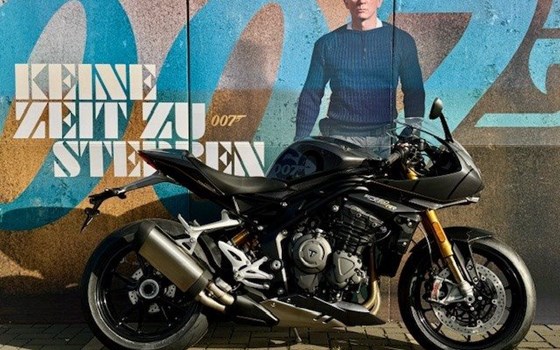 Gebrauchtmotorrad Triumph Speed Triple 1200 RR James Bond Edition - Bild 1